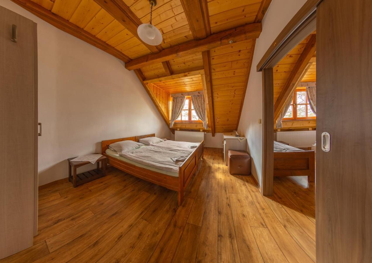 Pension&Restaurant U Koňské dráhy Holkov Velešín Bagian luar foto