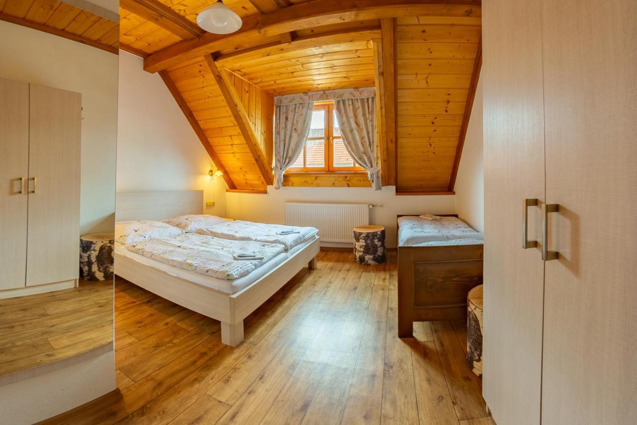 Pension&Restaurant U Koňské dráhy Holkov Velešín Bagian luar foto
