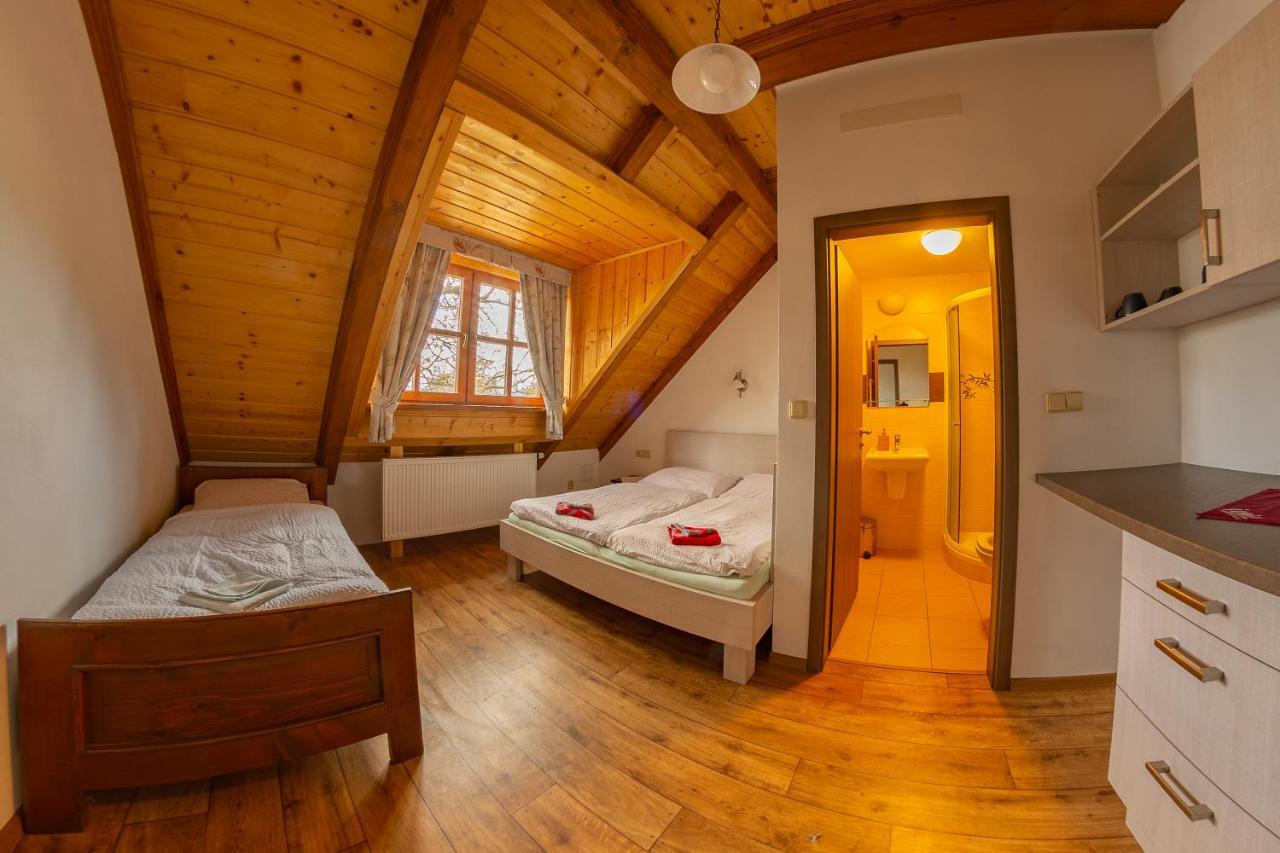 Pension&Restaurant U Koňské dráhy Holkov Velešín Bagian luar foto